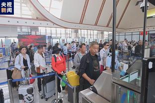 新疆博主晒外援多米尼克-琼斯抵达乌鲁木齐机场照：琼斯来了